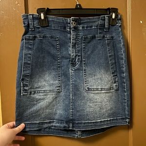 Guess mini skirt